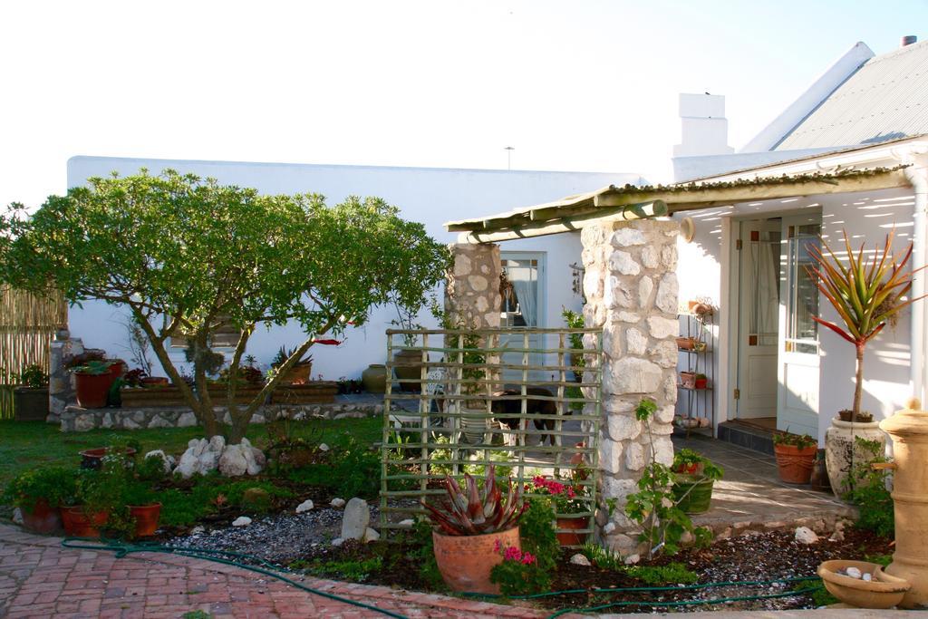 Guest House Karibu In Paternoster Exterior photo